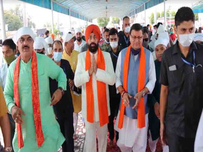 प्रदेश की खुशहाली के लिए गुरूद्वारा नानकमत्ता साहिब में अरदास की राज्यपाल एवं मुख्यमंत्री ने