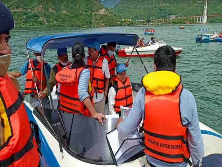 एक दिवसीय जनपद भ्रमण के दौरान कोटी कॉलोनी में टिहरी झील का भ्रमण किया मुख्यमंत्री ने