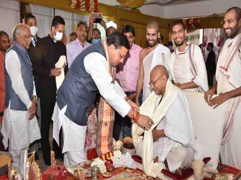 जैनाचार्य सागर सूर्य जी महाराज का आशीर्वाद एवं मार्गदर्शन मिला-मुख्यमंत्री